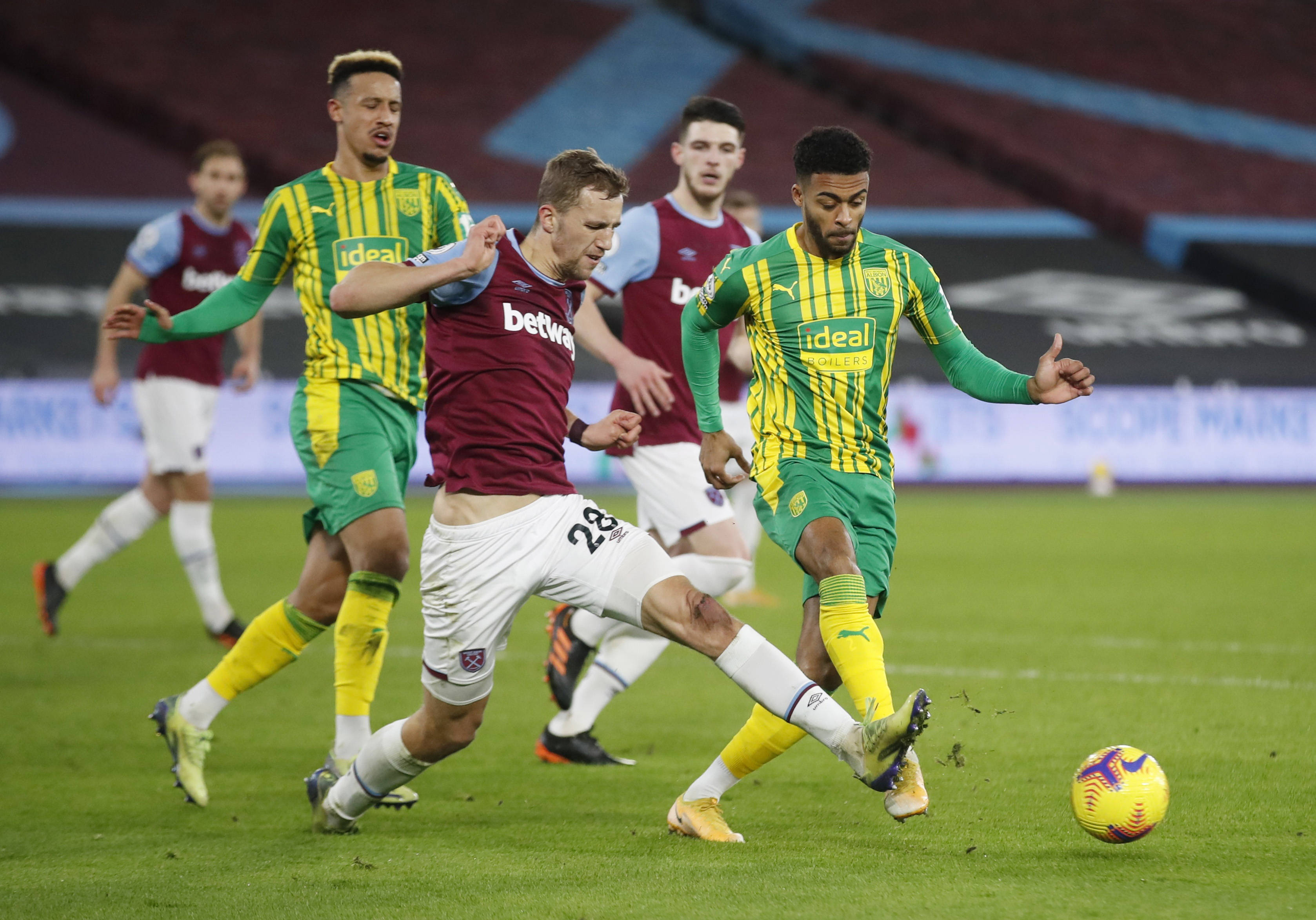 引人瞩目的 引人瞩目的